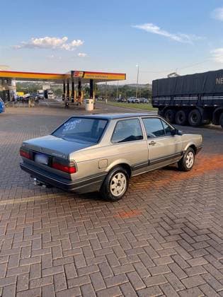 Carro 1.8 GL 8V GASOLINA 2P MANUAL