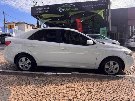 Carro 1.6 E.221 SEDAN 16V GASOLINA 4P MANUAL