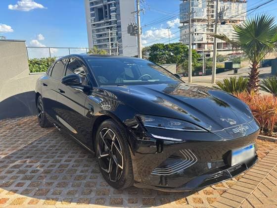 Carro 82,5 KW ELÉTRICO AWD