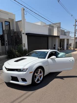 Carro 6.2 SS COUPÉ V8 GASOLINA 2P AUTOMÁTICO