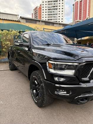 Carro 5.7 V8 GASOLINA REBEL CD 4X4 AUTOMÁTICO