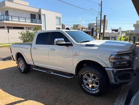 Carro 6.7 I6 TURBO DIESEL LARAMIE CD 4X4 AUTOMÁTICO