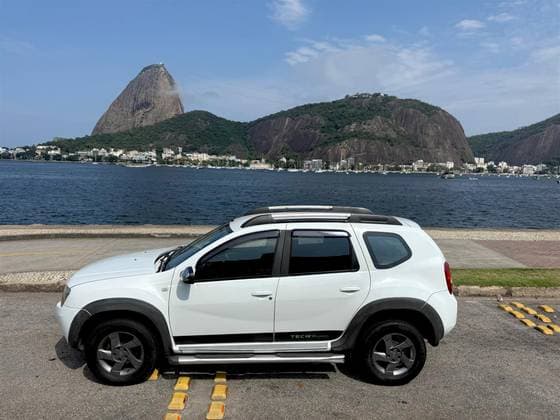 Carro 1.6 DYNAMIQUE 4X2 16V FLEX 4P MANUAL