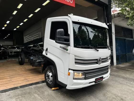 Carro 2.8 TURBO DIESEL CHASSI 4X2 MANUAL