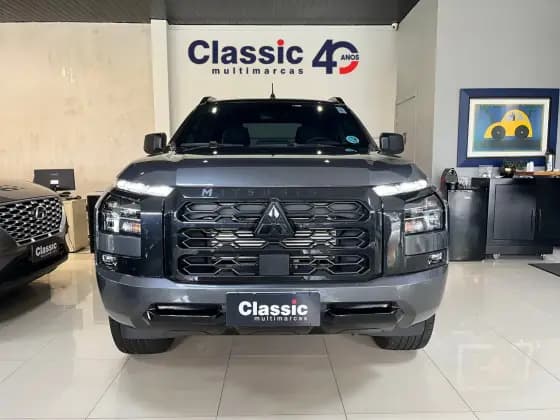 Carro 2.4 BITURBO DIESEL CD TARMAC 4X2 AUTOMÁTICO