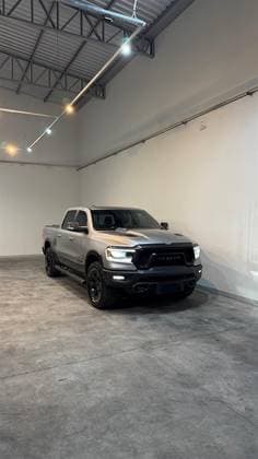 Carro 5.7 V8 GASOLINA REBEL CD 4X4 AUTOMÁTICO