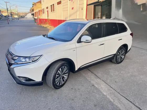 Carro 3.0 MIVEC V6 GASOLINA HPE-S AWD AUTOMÁTICO