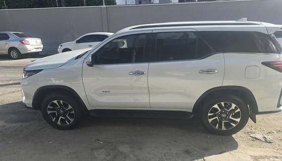 Carro 2.8 D-4D TURBO DIESEL SRX PLATINUM 4X4 AUTOMÁTICO