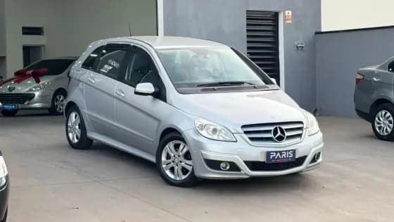 Carro 1.7 8V GASOLINA 4P AUTOMÁTICO