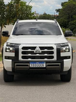 Carro 2.4 BITURBO DIESEL CD KATANA 4X4 AUTOMÁTICO