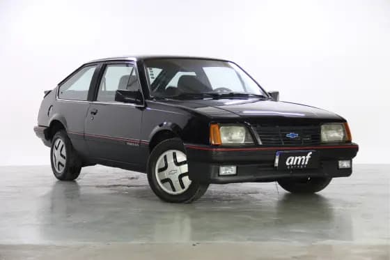 Carro 1.8 SR HATCH ÁLCOOL 2P MANUAL