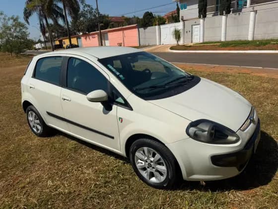 Carro 1.4 ATTRACTIVE ITALIA 8V FLEX 4P MANUAL