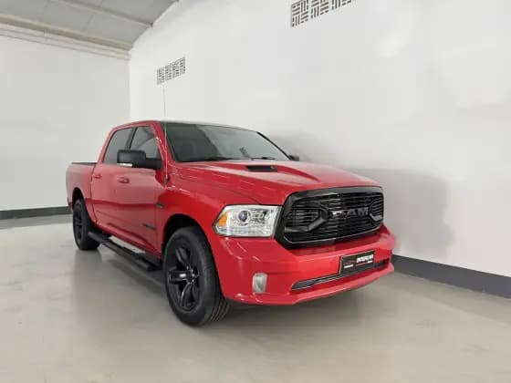 Carro 5.7 V8 GASOLINA LARAMIE CD 4X4 AUTOMÁTICO