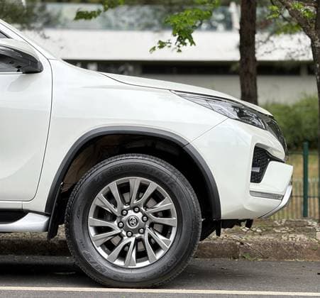 Carro 2.8 D-4D TURBO DIESEL SRX 4X4 AUTOMÁTICO