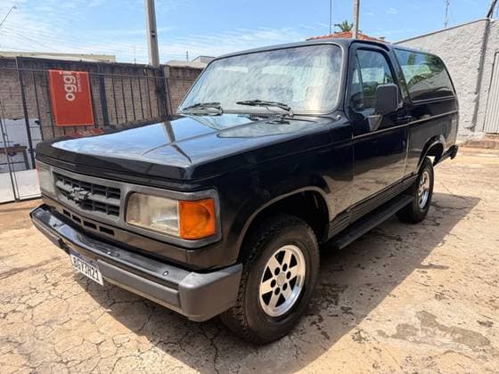 Carro 4.0 CUSTOM L 8V DIESEL 2P MANUAL