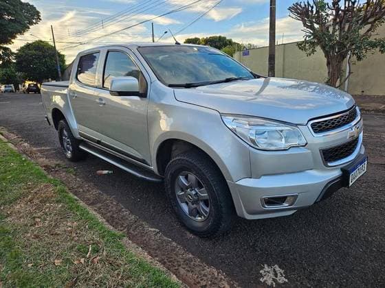 Carro 2.4 ADVANTAGE 4X2 CD 8V FLEX 4P MANUAL