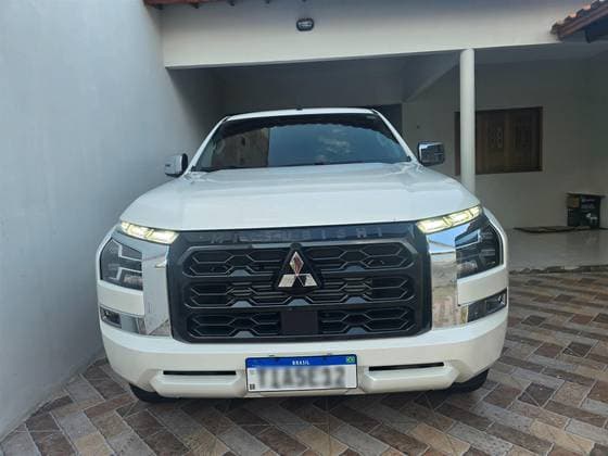 Carro 2.4 BITURBO DIESEL CD HPE 4X4 AUTOMÁTICO