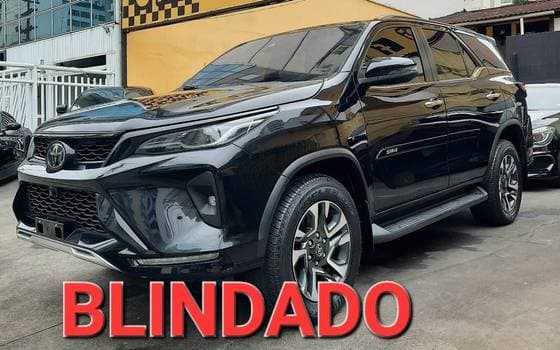 Carro 2.8 D-4D TURBO DIESEL SRX PLATINUM 7L 4X4 AUTOMÁTICO
