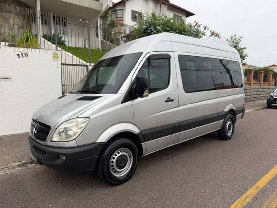 Carro 2.2 415 CDI VAN 16 LUGARES TETO ALTO 16V BI-TURBO DIESEL MANUAL
