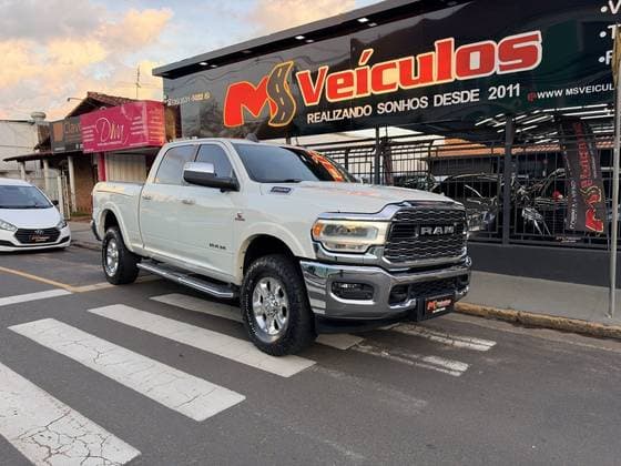 Carro 6.7 I6 TURBO DIESEL LARAMIE CD 4X4 AUTOMÁTICO