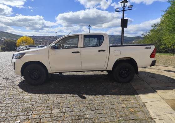 Carro 2.8 D-4D TURBO DIESEL CD POWER PACK 4X4 MANUAL