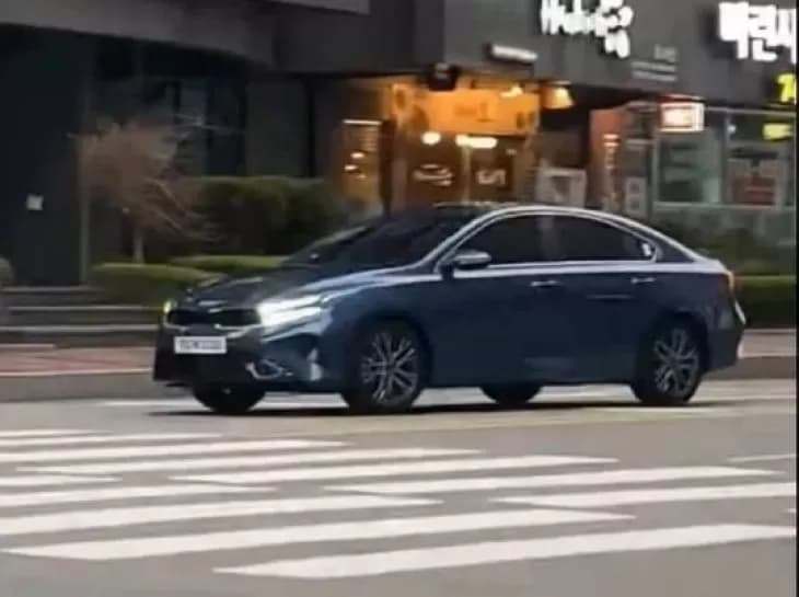 Flagra: Kia Cerato ganha tapa no visual em 2022