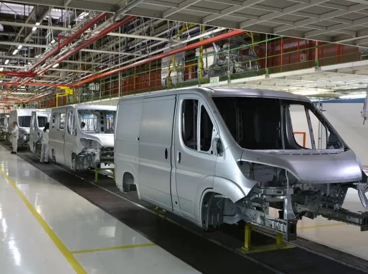 Stellantis irá produzir furgão para a Toyota