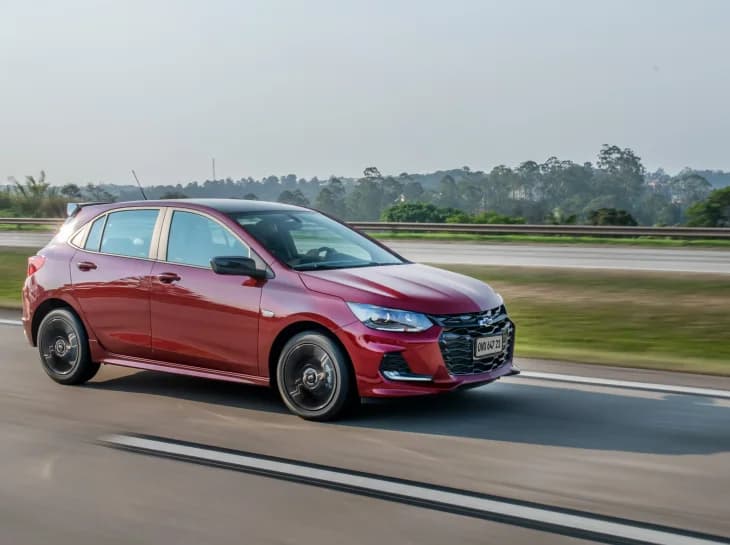 Chevrolet Onix ameaça trio de ouro da Volkswagen