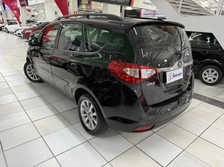 4 carros usados com 7 lugares por até R$ 50 mil
