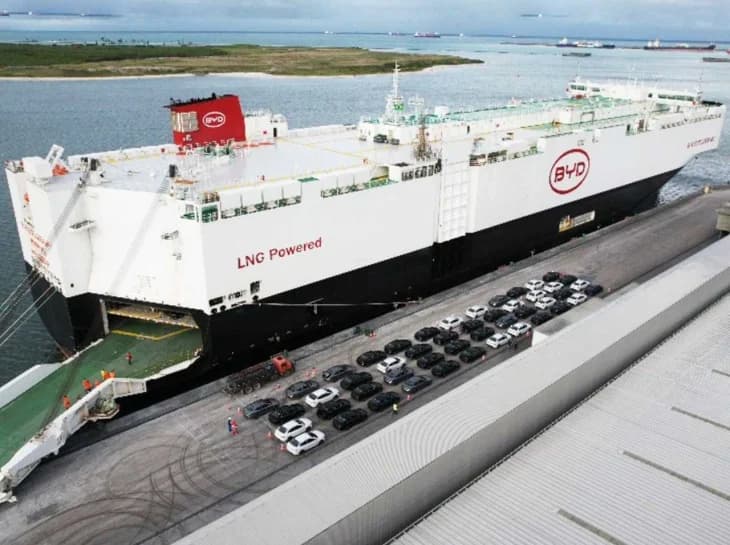 BYD ataca novamente: chegam dois navios