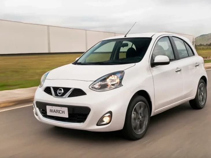 Carro usado por R$ 60 mil: Nissan March automático