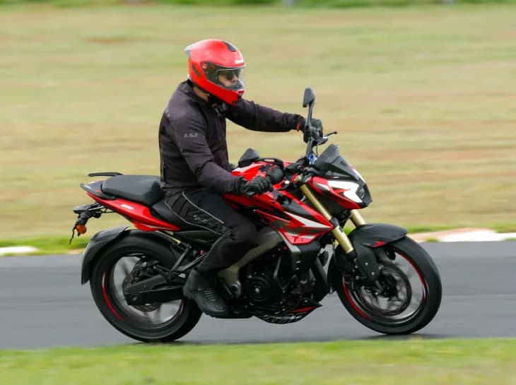 Bajaj Dominar NS400Z: especificações e galeria
