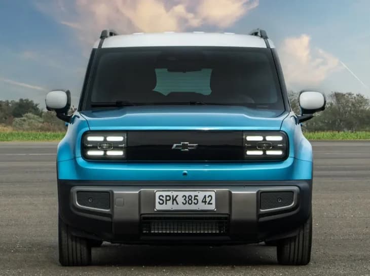 Chevrolet Spark tem desconto e fica R$ 3.000 mais barato que BYD Dolphin de entrada