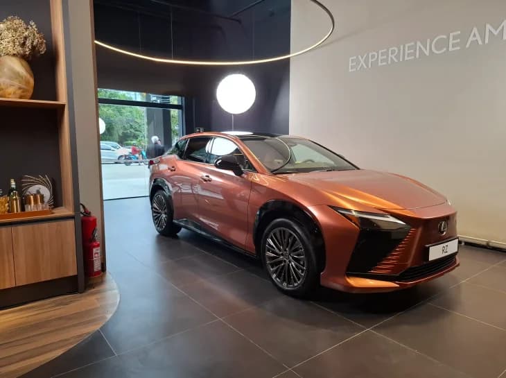 Primeiro Lexus 100% elétrico chega por R$ 499.990