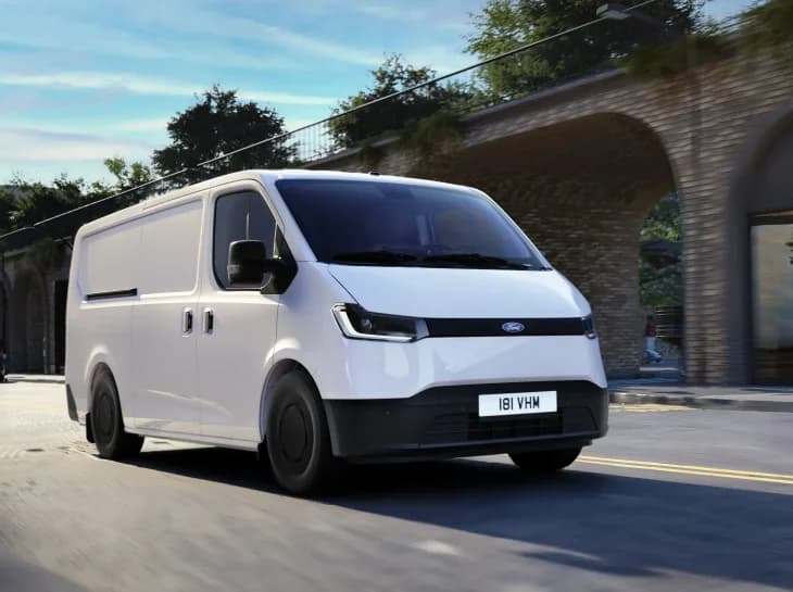 Ford revela versões do Transit City para o Brasil