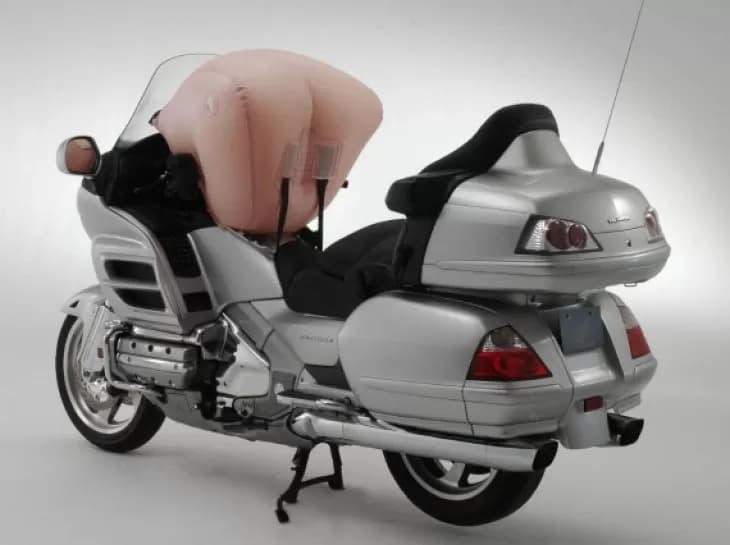 Airbag e cinto para motos: novas opções vêm aí