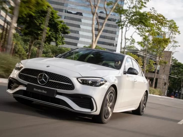 Novo Mercedes-Benz C 300 é páreo para o Série 3?