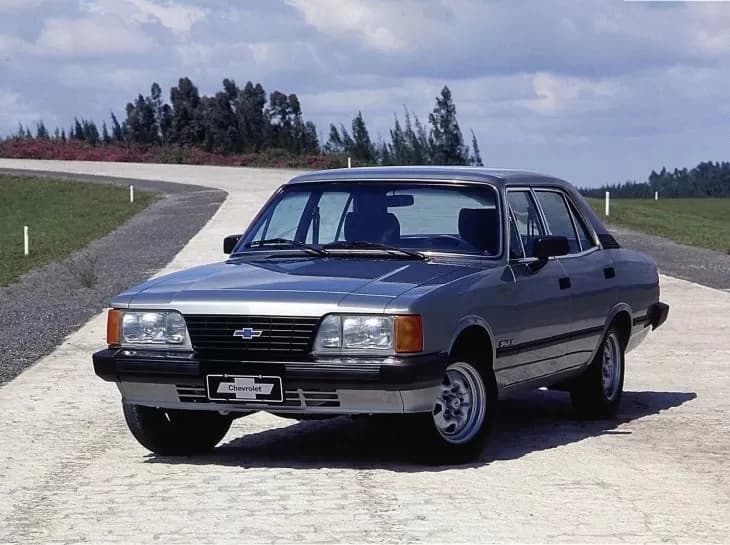 Conheça os carros mais famosos dos anos 90