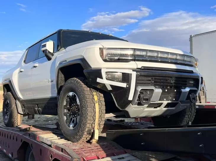 Flagramos a picape Hummer elétrica nos EUA; veja