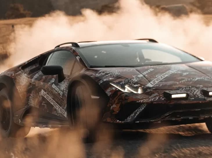 Lamborghini Huracan Sterrato 2023 aparece em vídeo