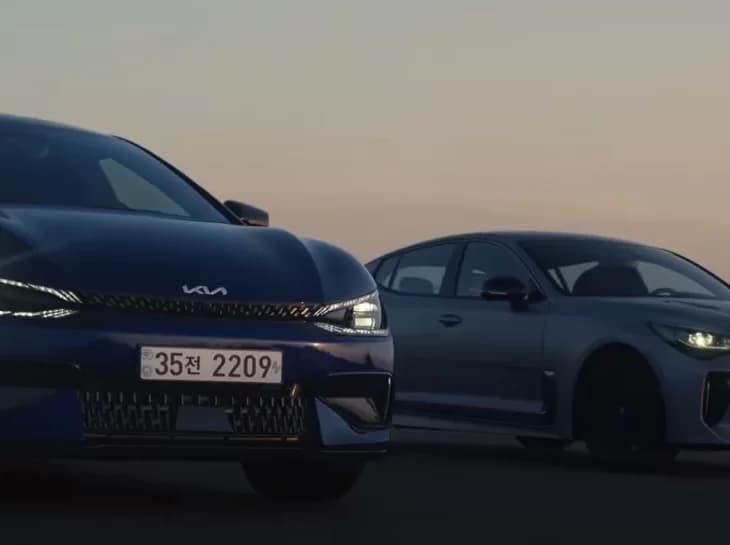 Kia Stinger faz passagem simbólica de bastão ao EV