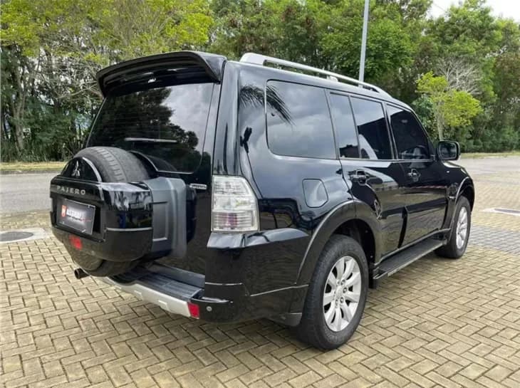 Dez carros de sete lugares por R$ 80 mil