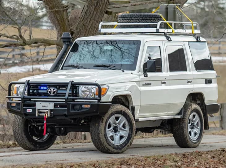 SUV da Toyota vira blindado resistente a granadas