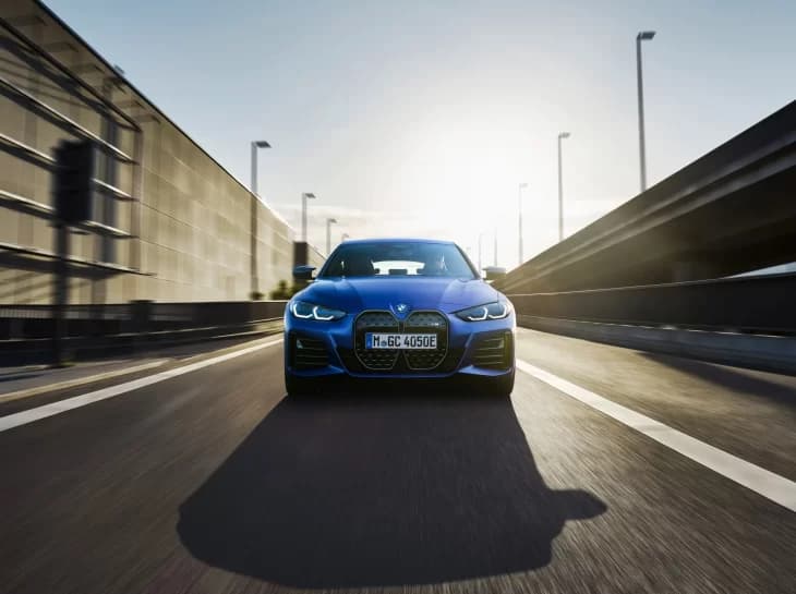 BMW i4 eDrive35 M Sport chega por R$ 419.950