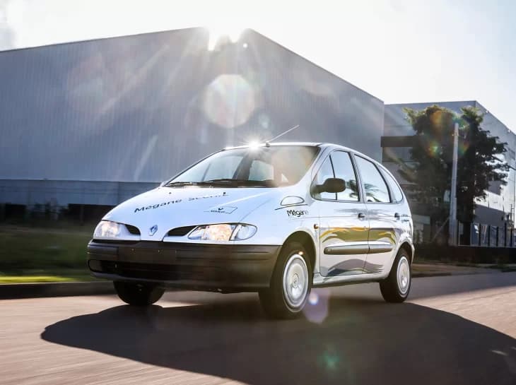 Rodamos com o primeiro Renault Scénic nacional