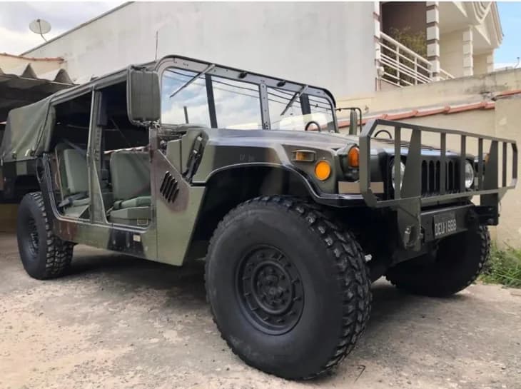 Achei na Webmotors: o impressionante Humvee