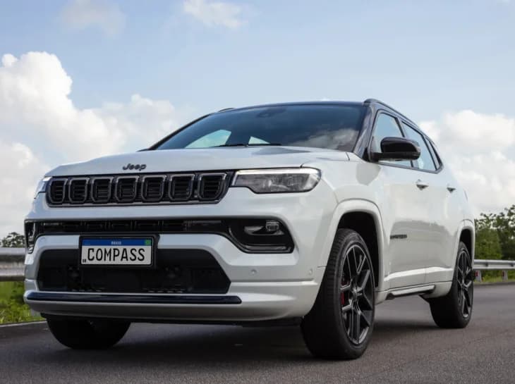 Jeep Compass Blackhawk: a vida começa aos 272 cv