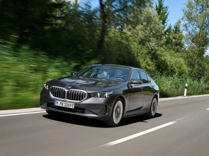 Híbrido plug-in, novo BMW 530e estreia no Brasil