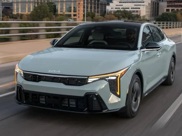 Mais Kia no Brasil: sedã K4 também está confirmado
