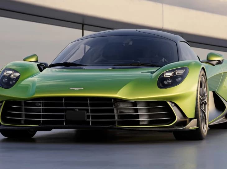 Testes na reta final: o novo Aston Martin é insano